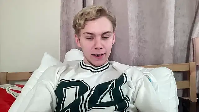Snapshot of scottishtwink01 chatting on October 16, 10:29 pm scottishtwink01 online show from October 16, 10:29 pm