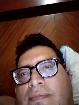 Snapshot of Santiagoqro85 chatting on October 6, 3:33 am Santiagoqro85 online show from October 6, 3:33 am