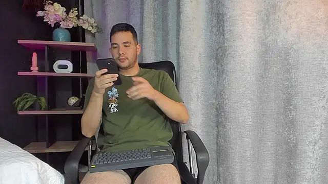 Snapshot of matti_de_lucaa chatting on September 10, 6:50 pm matti de lucaa online show from September 10, 6:50 pm