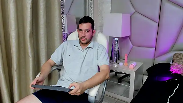 Snapshot of matti_de_lucaa chatting on September 16, 5:47 pm matti de lucaa online show from September 16, 5:47 pm