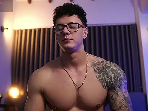 Thomas Falcon online show from October 19, 2:27 am