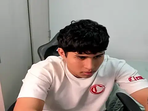 Snapshot of jhony_dickm chatting on October 14, 1:23 am jhony dickm online show from October 14, 1:23 am