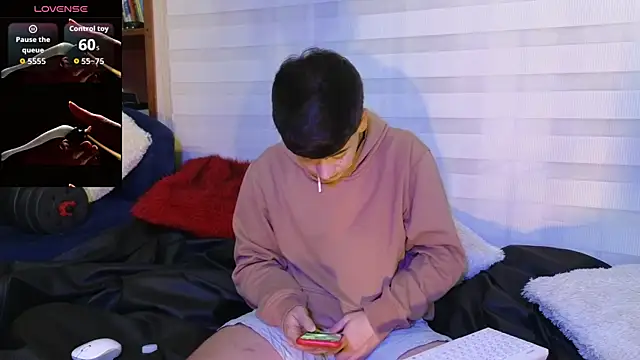 tightncuteass online show from April 22, 12:39 am