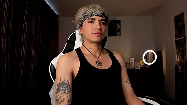 guynextdo0r online show from October 22, 8:23 pm