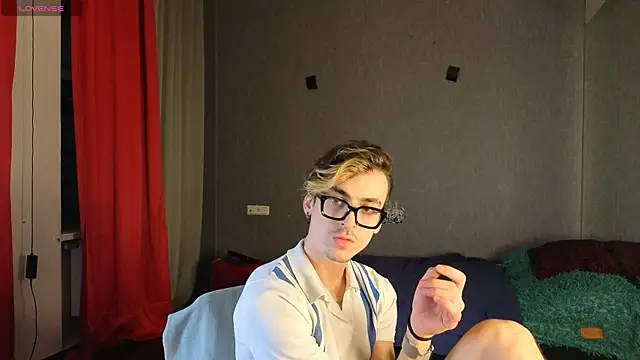 Snapshot of OLIVER__MARTINEZ chatting on October 5, 9:30 pm OLIVER MARTINEZ online show from October 5, 9:30 pm
