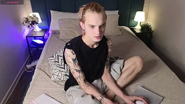Snapshot of ArchiehalI chatting on October 11, 8:46 pm ArchiehalI online show from October 11, 8:46 pm