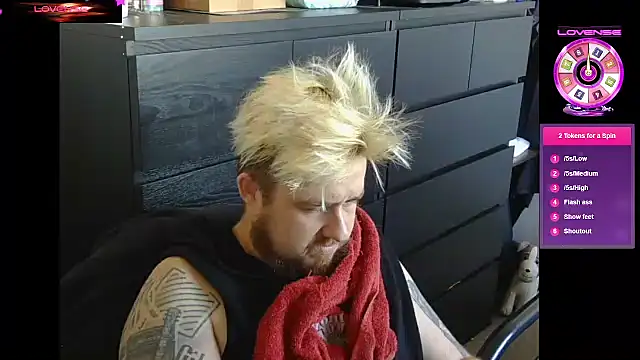 Snapshot of ThatAltGuy chatting on September 29, 8:35 am ThatAltGuy online show from September 29, 8:35 am