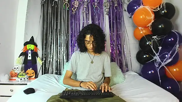 EthanBlackwoodd online show from October 26, 10:34 pm