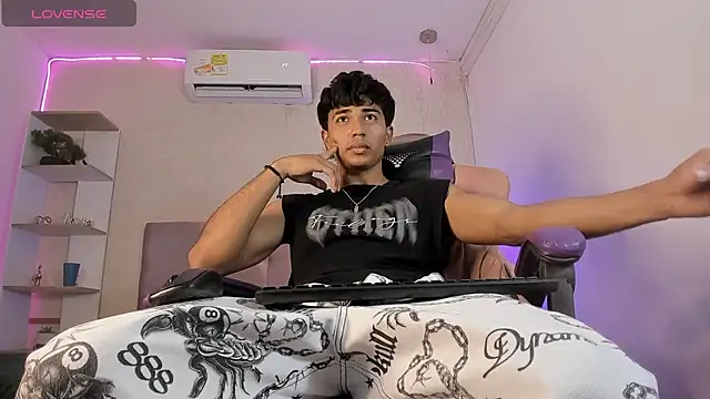 Snapshot of Jaycob_Black1 chatting on September 20, 9:59 pm Jaycob Black1 online show from September 20, 9:59 pm