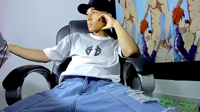 Snapshot of Hunteer_Boy chatting on September 22, 11:37 pm Hunteer Boy online show from September 22, 11:37 pm