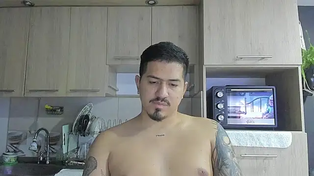 Snapshot of Arnolwilliams chatting on October 13, 11:33 pm Arnolwilliams online show from October 13, 11:33 pm
