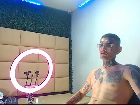 boy tatto777 online show from September 17, 6:09 pm