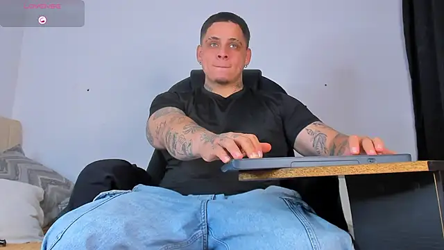 Snapshot of denis_munera chatting on October 2, 9:41 pm denis munera online show from October 2, 9:41 pm
