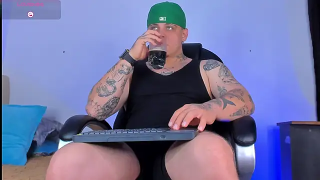 Snapshot of denis_munera chatting on October 12, 4:23 pm denis munera online show from October 12, 4:23 pm