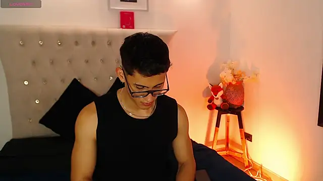 Snapshot of SalvadorFit chatting on September 30, 9:07 pm SalvadorFit online show from September 30, 9:07 pm