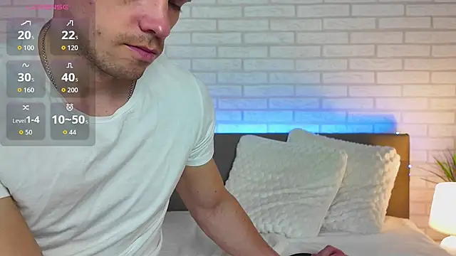 GarettVoss online show from October 8, 4:17 am