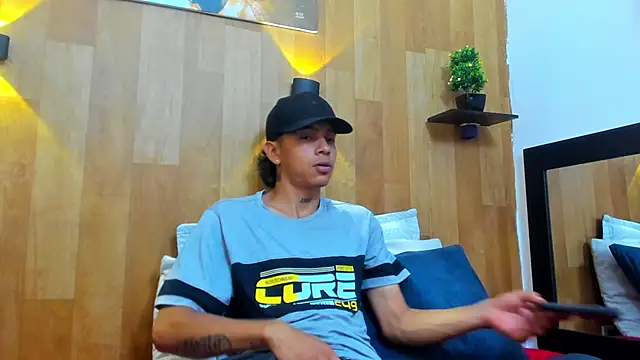 Snapshot of noah_blake0 chatting on September 19, 2:34 am noah blake0 online show from September 19, 2:34 am
