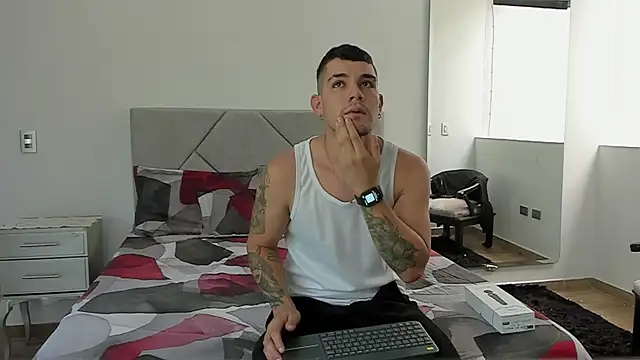 BooyHott  online show from September 22, 7:13 pm