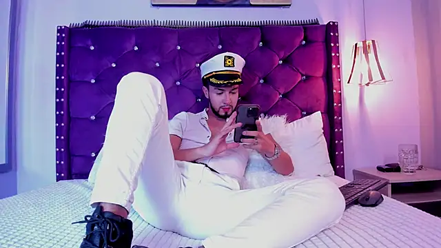 Snapshot of Prince-Dalton chatting on October 9, 8:36 pm Prince-Dalton online show from October 9, 8:36 pm