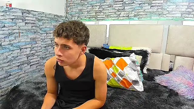 Snapshot of Julian_wolf18 chatting on September 25, 3:00 pm Julian wolf18 online show from September 25, 3:00 pm