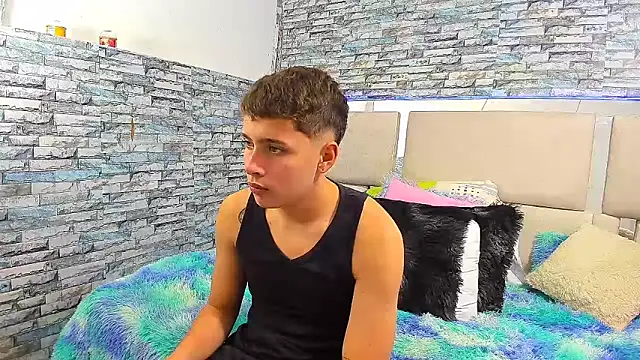 Snapshot of Julian_wolf18 chatting on October 4, 2:11 pm Julian wolf18 online show from October 4, 2:11 pm