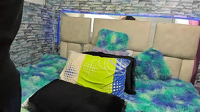 Snapshot of Julian_wolf18 chatting on September 30, 2:20 pm Julian wolf18 online show from September 30, 2:20 pm