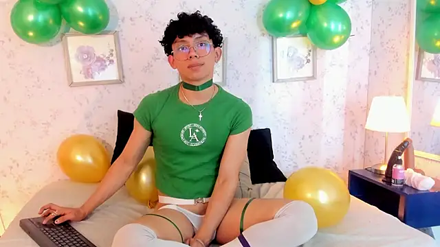 liam twiink online show from March 17, 8:11 pm