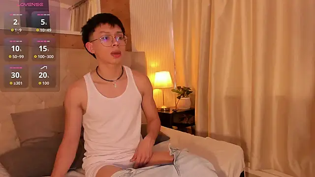 liam twiink online show from October 28, 7:38 pm