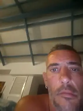 Snapshot of Disfruton42 chatting on October 16, 11:35 pm Disfruton42 online show from October 16, 11:35 pm