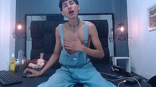 Snapshot of Daniel_delux_ chatting on October 17, 12:42 pm Daniel delux online show from October 17, 12:42 pm