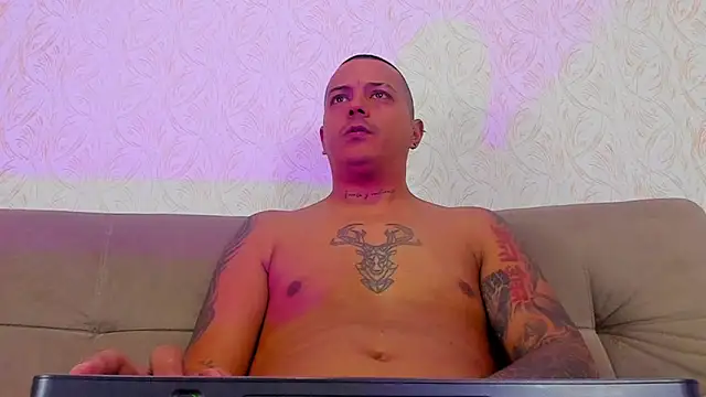 MaximoHall86 online show from November 4, 1:23 pm