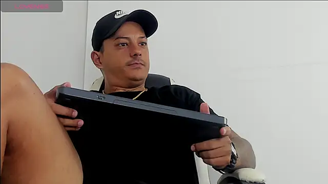 MaximoHall86 online show from October 20, 12:53 pm