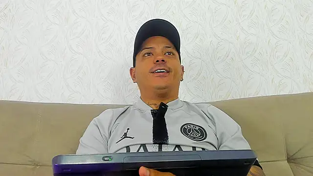 MaximoHall86 online show from November 7, 1:25 pm