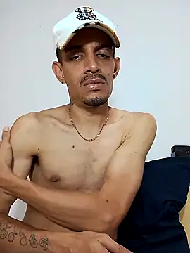 Snapshot of LATINO27CM chatting on September 28, 11:36 pm LATINO27CM online show from September 28, 11:36 pm