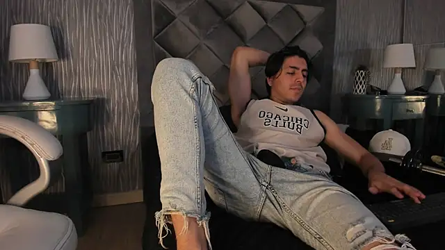 dylan cross  online show from October 29, 11:46 am