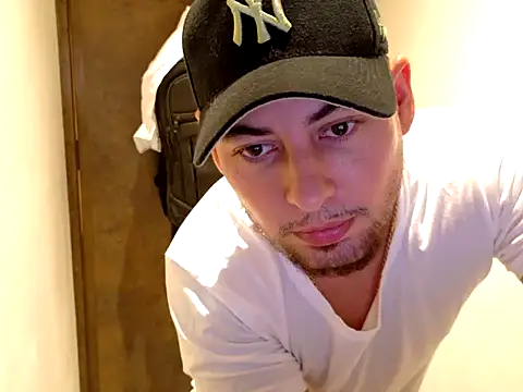 maximus888A online show from September 25, 4:39 pm