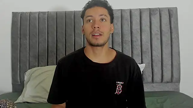 Snapshot of aroncooper1 chatting on October 6, 1:27 pm aroncooper1 online show from October 6, 1:27 pm