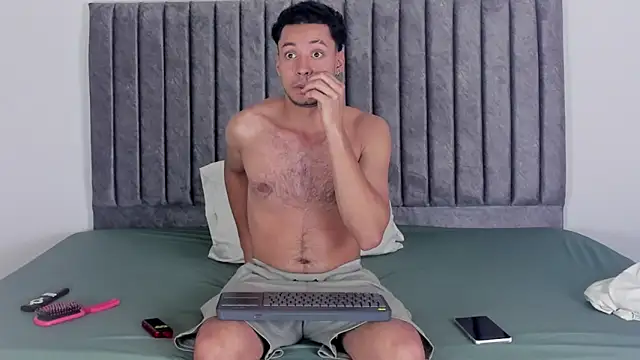 Snapshot of aroncooper1 chatting on October 2, 12:31 pm aroncooper1 online show from October 2, 12:31 pm