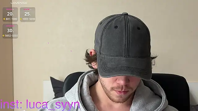 Snapshot of luca_syn chatting on October 17, 2:32 pm luca syn online show from October 17, 2:32 pm