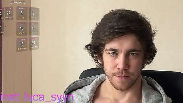 Snapshot of luca_syn chatting on October 16, 10:45 am luca syn online show from October 16, 10:45 am
