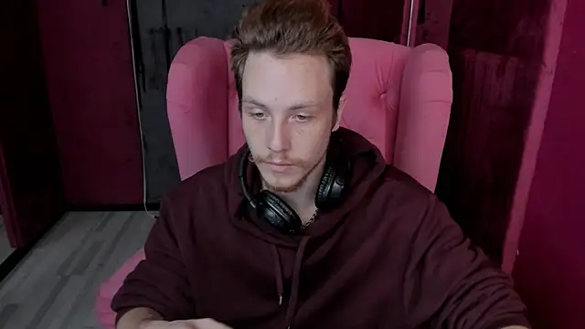 LeoMooree online show from November 19, 3:34 pm