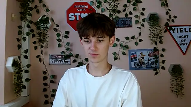 Snapshot of Hoot_Dude_ chatting on October 8, 1:26 pm Hoot Dude online show from October 8, 1:26 pm