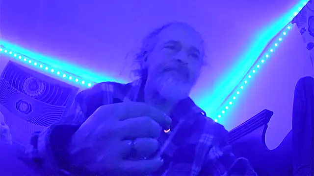 HippieDad333 online show from December 21, 1:35 am