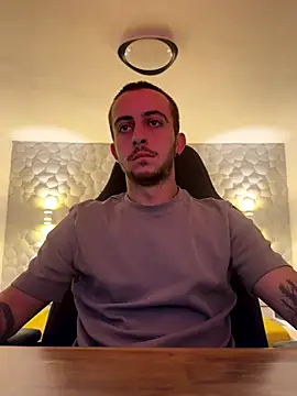 Snapshot of Mychael-X chatting on October 10, 9:29 pm Mychael-X online show from October 10, 9:29 pm