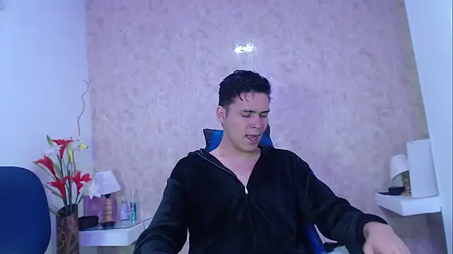 Snapshot of Aaron_Foxxx chatting on September 30, 1:25 pm Aaron Foxxx online show from September 30, 1:25 pm