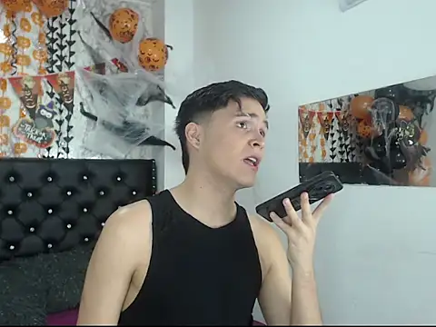 Snapshot of Aaron_Foxxx chatting on October 15, 9:55 pm Aaron Foxxx online show from October 15, 9:55 pm