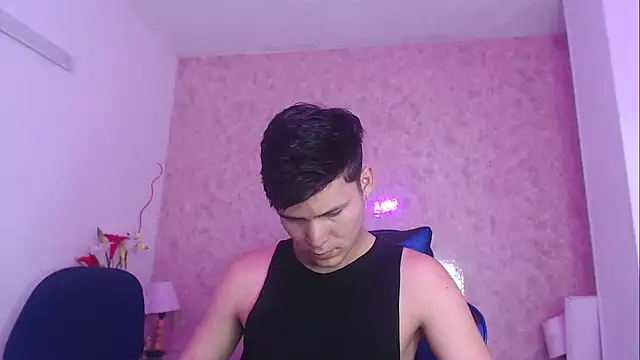 Snapshot of Aaron_Foxxx chatting on September 29, 1:19 pm Aaron Foxxx online show from September 29, 1:19 pm