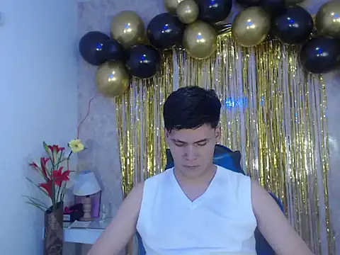 Snapshot of Aaron_Foxxx chatting on October 12, 11:48 am Aaron Foxxx online show from October 12, 11:48 am