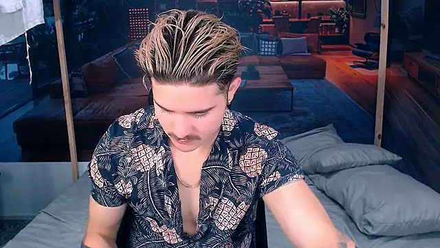 Snapshot of AlexPiersss chatting on October 14, 7:10 pm AlexPiersss online show from October 14, 7:10 pm