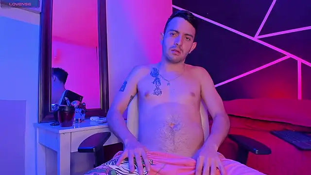 VynnyBlacke  online show from October 20, 8:35 pm